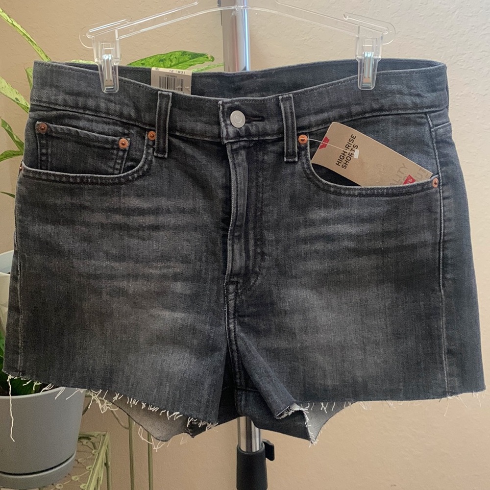 Levi’s-NWT-High-Rise Shorts